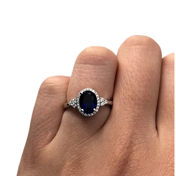 Silver and Sapphire Gemstone Ring - Picture 4 of 8